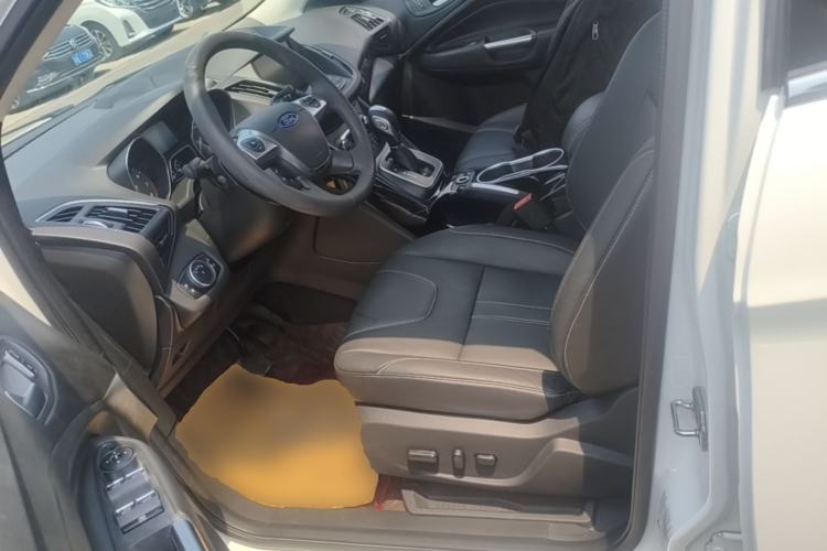 Used Ford Kuga 2015 2.0L GTDi Four-Wheel-Drive Sport Model Left Front Seat