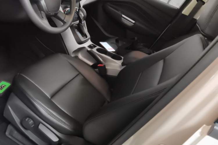 Used Ford Kuga 2015 1.5L GTDi Two-Wheel-Drive Comfort Model Left Front Seat