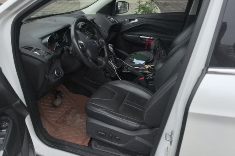 Used Ford Kuga 2015 2.0L GTDi Four-Wheel-Drive Sport Model Left Front Seat