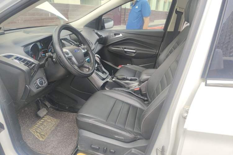 Used Ford Kuga 2015 2.0L GTDi Four-Wheel-Drive Sport Model Left Front Seat