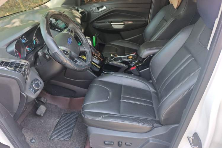 Used Ford Kuga 2015 2.0L GTDi Four-Wheel-Drive Sport Model Left Front Seat