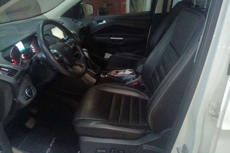 Used Ford Kuga 2015 2.0L GTDi Four-Wheel-Drive Sport Model Left Front Seat