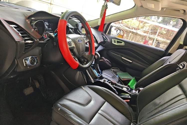 Used Ford Kuga 2015 2.0L GTDi Four-Wheel-Drive Sport Model Left Front Seat