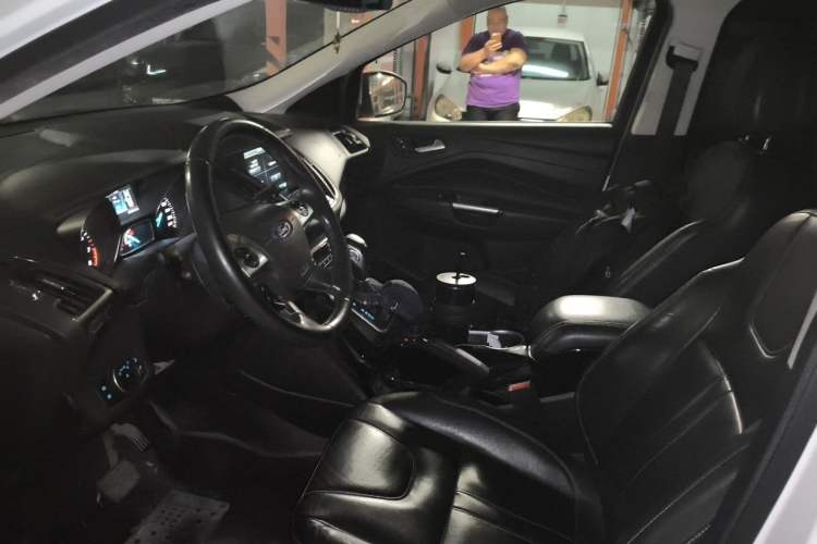 Used Ford Kuga 2015 2.0L GTDi Four-Wheel-Drive Sport Model Left Front Seat