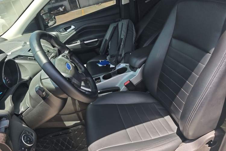 Used Ford Kuga 2015 1.5L GTDi Two-Wheel-Drive Comfort Model Left Front Seat
