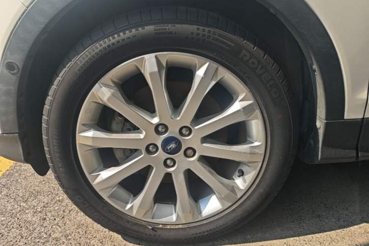 Used Ford Kuga 2015 2.0L GTDi Four-Wheel Drive Prestige Model Left Front Wheel Hub