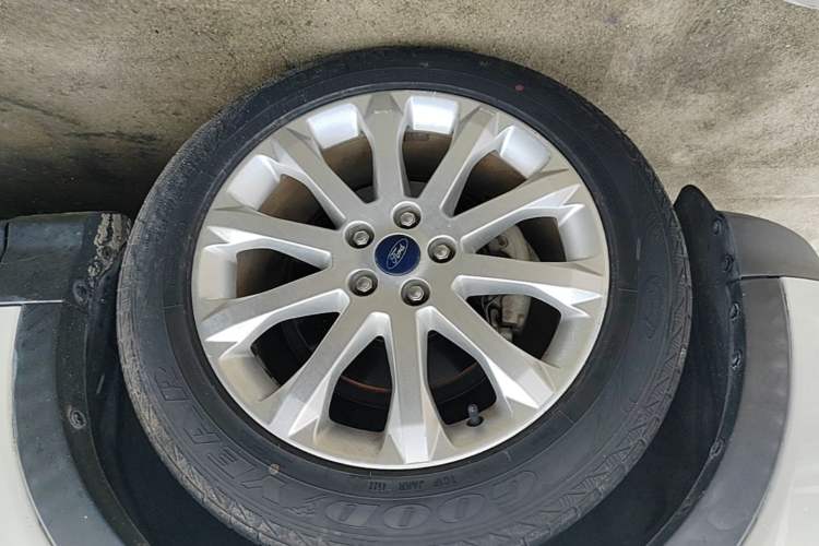 Used Ford Kuga 2015 1.5L GTDi Two-Wheel Drive Fashion Edition Left Front Wheel Hub