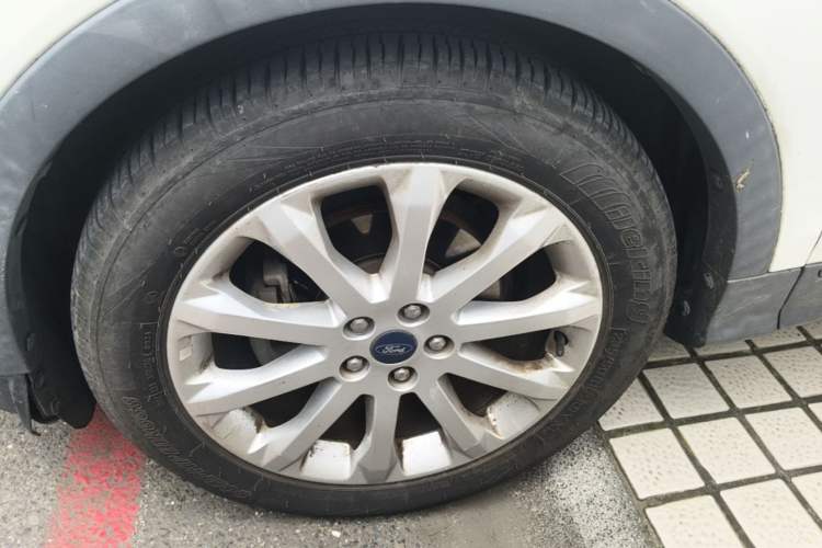 Used Ford Kuga 2015 1.5L GTDi Two-Wheel-Drive Comfort Model Left Front Wheel Hub