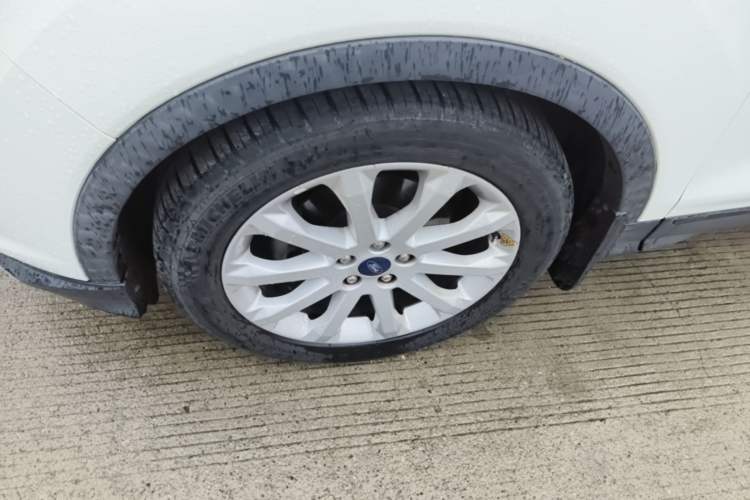 Used Ford Kuga 2015 1.5L GTDi Two-Wheel Drive Fashion Edition Left Front Wheel Hub