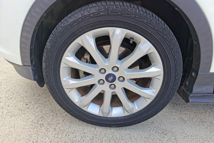 Used Ford Kuga 2015 1.5L GTDi Two-Wheel Drive Fashion Edition Left Front Wheel Hub