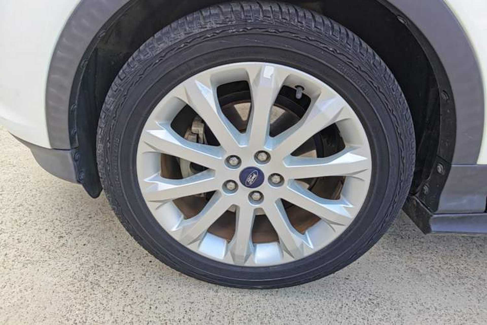 Used Ford Kuga 2015 1.5L GTDi Two-Wheel Drive Fashion Edition Left Front Wheel Hub