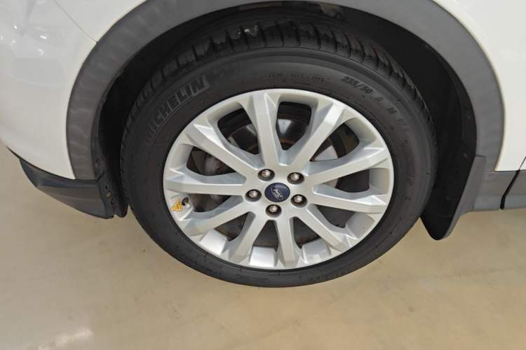Used Ford Kuga 2015 1.5L GTDi Two-Wheel Drive Fashion Edition Left Front Wheel Hub