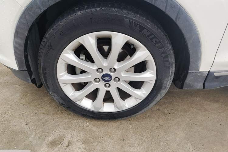 Used Ford Kuga 2015 1.5L GTDi Two-Wheel-Drive Comfort Model Left Front Wheel Hub