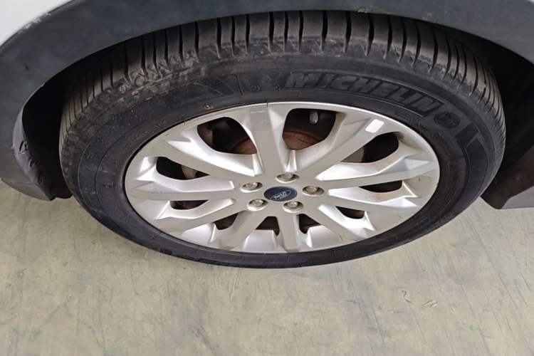 Used Ford Kuga 2015 1.5L GTDi Two-Wheel Drive Fashion Edition Left Front Wheel Hub