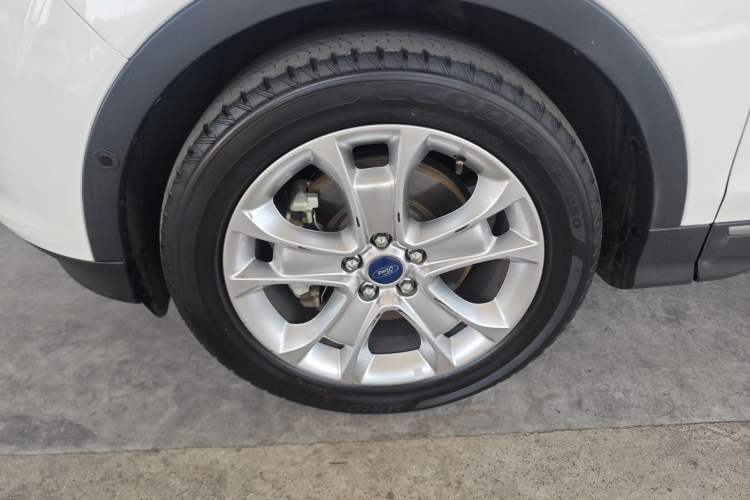 Used Ford Kuga 2015 2.0L GTDi Four-Wheel-Drive Sport Model Left Front Wheel Hub