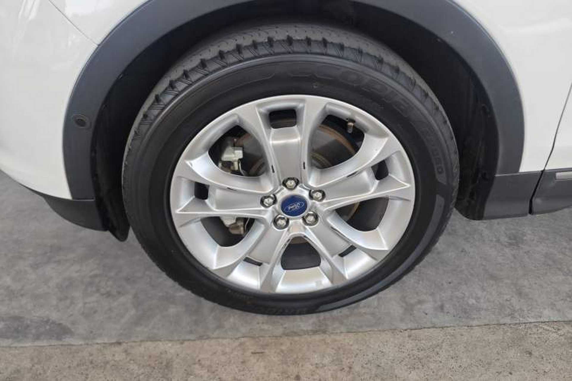 Used Ford Kuga 2015 2.0L GTDi Four-Wheel-Drive Sport Model Left Front Wheel Hub