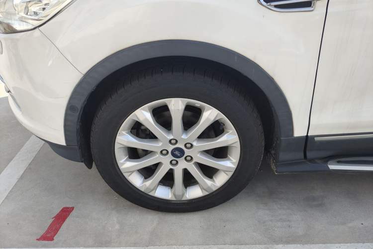 Used Ford Kuga 2015 2.0L GTDi Four-Wheel Drive Prestige Model Left Front Wheel Hub