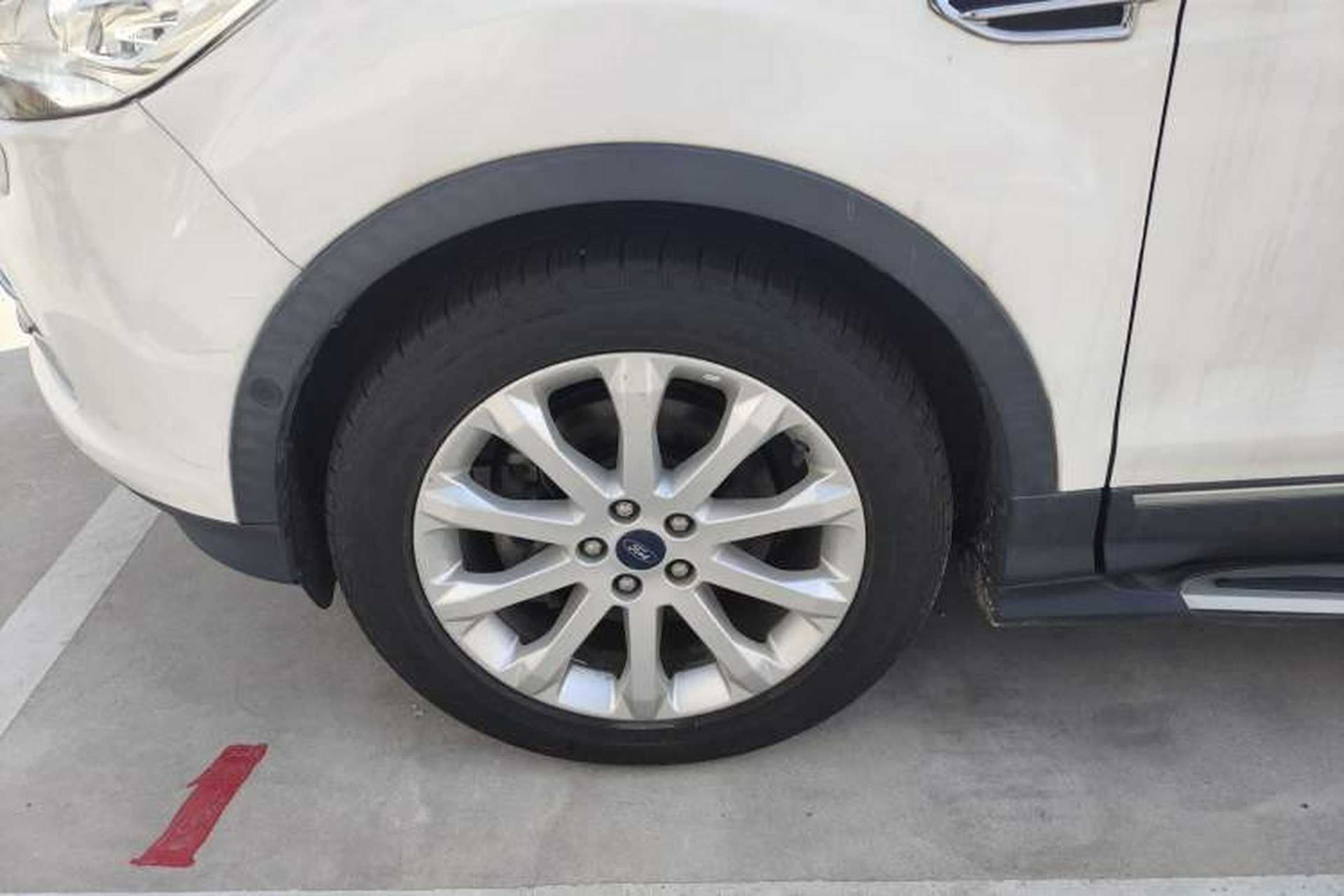 Used Ford Kuga 2015 2.0L GTDi Four-Wheel Drive Prestige Model Left Front Wheel Hub