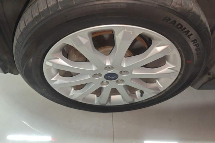 Used Ford Kuga 2015 2.0L GTDi Four-Wheel Drive Elite Model Left Front Wheel Hub