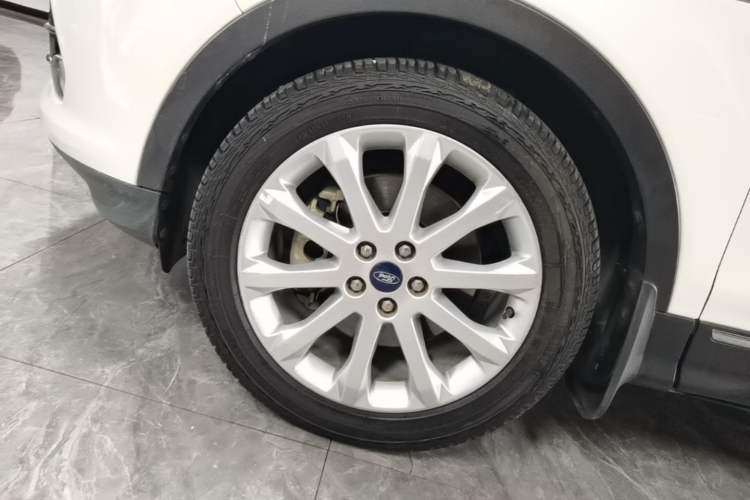 Used Ford Kuga 2015 2.0L GTDi Four-Wheel Drive Elite Model Left Front Wheel Hub