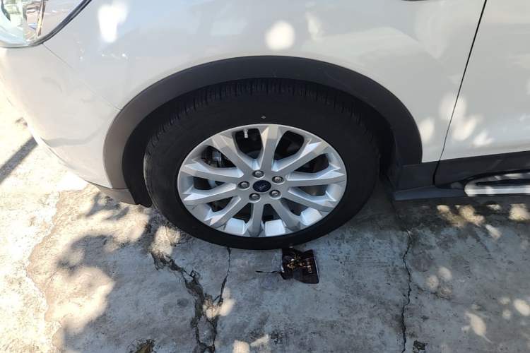 Used Ford Kuga 2015 1.5L GTDi Two-Wheel Drive Fashion Edition Left Front Wheel Hub