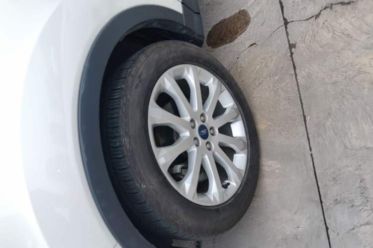 Used Ford Kuga 2015 1.5L GTDi Two-Wheel-Drive Comfort Model Left Front Wheel Hub