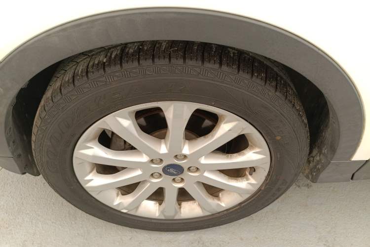 Used Ford Kuga 2015 1.5L GTDi Two-Wheel-Drive Comfort Model Left Front Wheel Hub