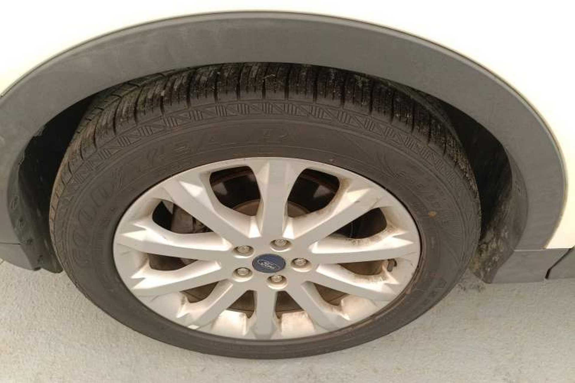 Used Ford Kuga 2015 1.5L GTDi Two-Wheel-Drive Comfort Model Left Front Wheel Hub
