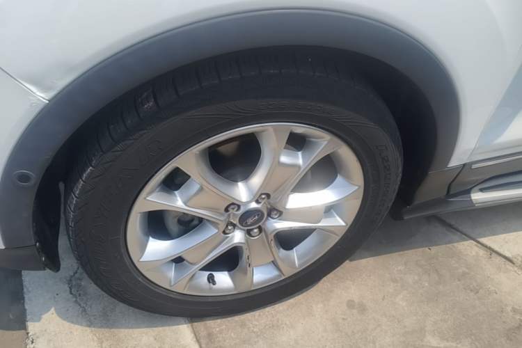 Used Ford Kuga 2015 2.0L GTDi Four-Wheel-Drive Sport Model Left Front Wheel Hub