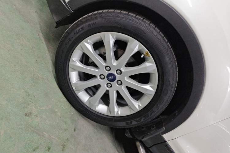 Used Ford Kuga 2015 1.5L GTDi Two-Wheel-Drive Comfort Model Left Front Wheel Hub