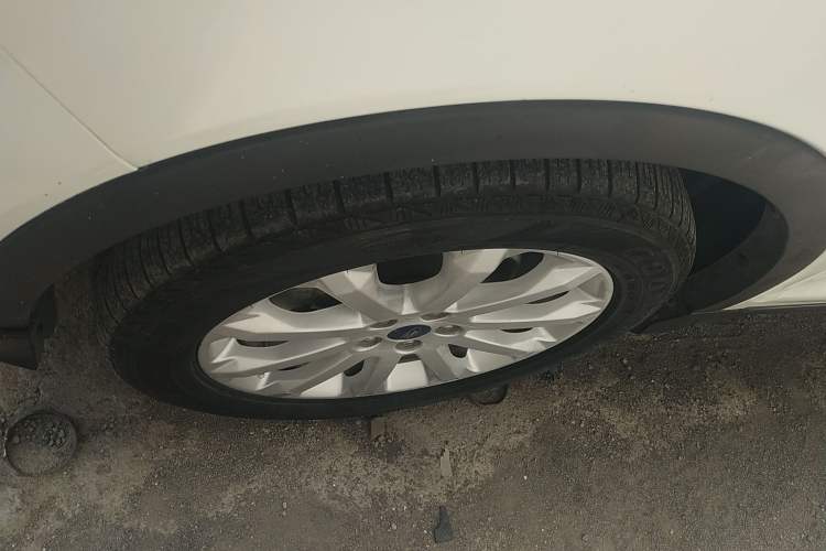 Used Ford Kuga 2015 1.5L GTDi Four-Wheel-Drive Elite Model Left Front Wheel Hub