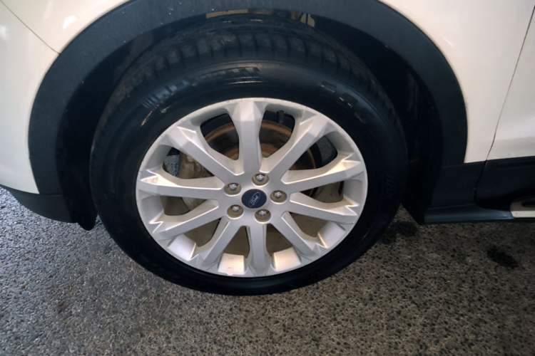 Used Ford Kuga 2015 1.5L GTDi Two-Wheel-Drive Comfort Model Left Front Wheel Hub