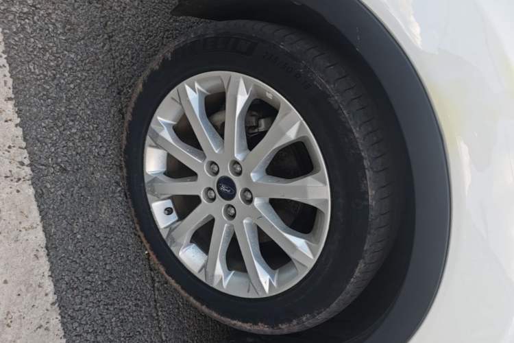 Used Ford Kuga 2015 1.5L GTDi Two-Wheel Drive Fashion Edition Left Front Wheel Hub