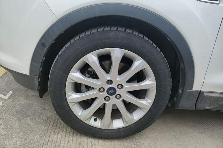 Used Ford Kuga 2015 2.0L GTDi Four-Wheel Drive Prestige Model Left Front Wheel Hub