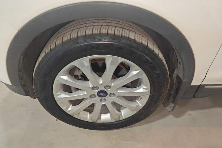 Used Ford Kuga 2015 2.0L GTDi Four-Wheel Drive Elite Model Left Front Wheel Hub