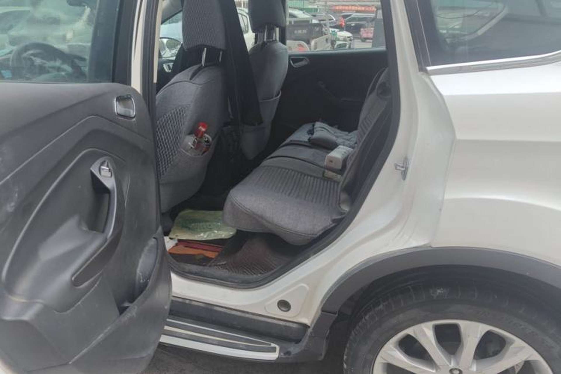 Used Ford Kuga 2015 1.5L GTDi Two-Wheel-Drive Comfort Model Left Rear Seat