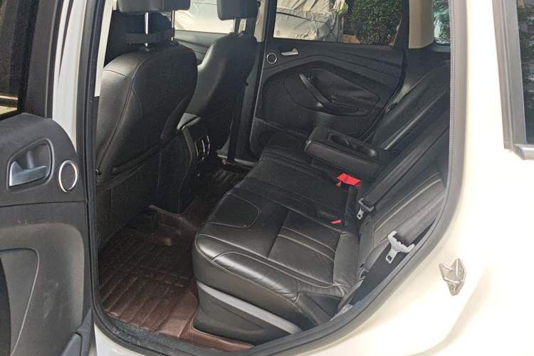 Used Ford Kuga 2015 2.0L GTDi Four-Wheel-Drive Sport Model Left Rear Seat