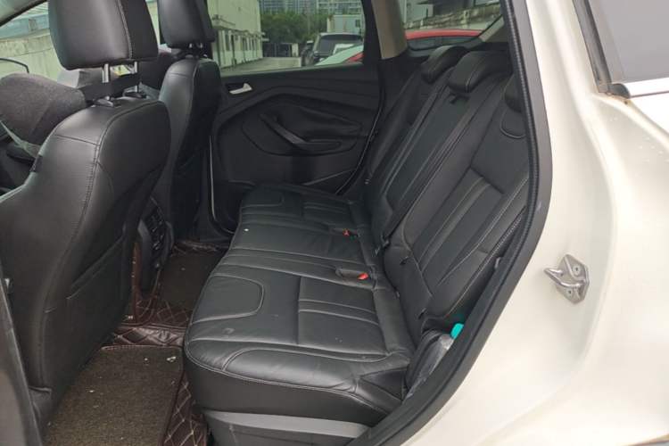 Used Ford Kuga 2015 2.0L GTDi Four-Wheel-Drive Sport Model Left Rear Seat