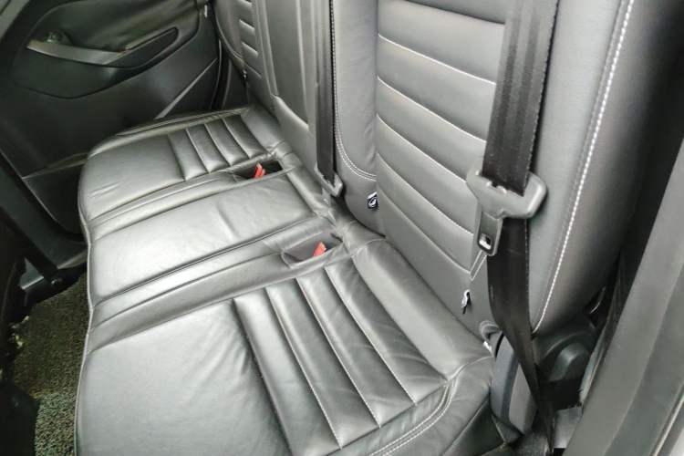 Used Ford Kuga 2015 2.0L GTDi Four-Wheel-Drive Sport Model Left Rear Seat