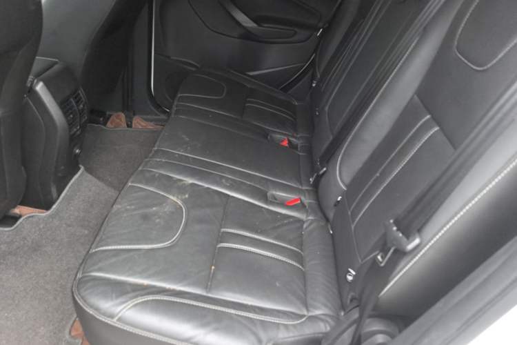 Used Ford Kuga 2015 2.0L GTDi Four-Wheel-Drive Sport Model Left Rear Seat