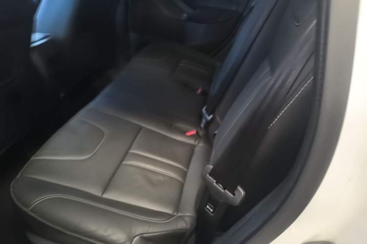 Used Ford Kuga 2015 2.0L GTDi Four-Wheel-Drive Sport Model Left Rear Seat