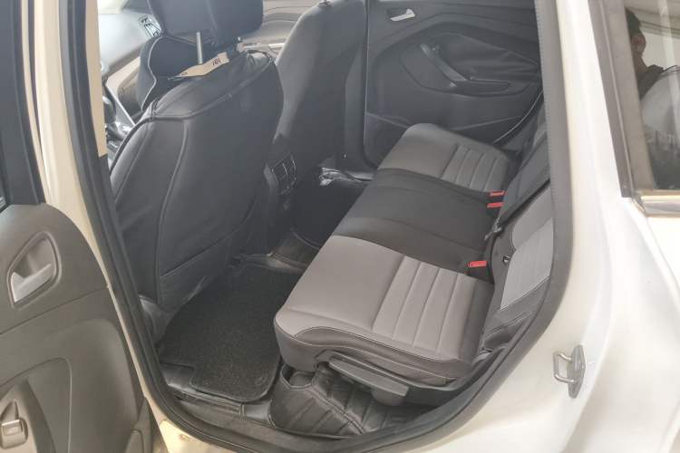 Used Ford Kuga 2015 1.5L GTDi Two-Wheel-Drive Comfort Model Left Rear Seat