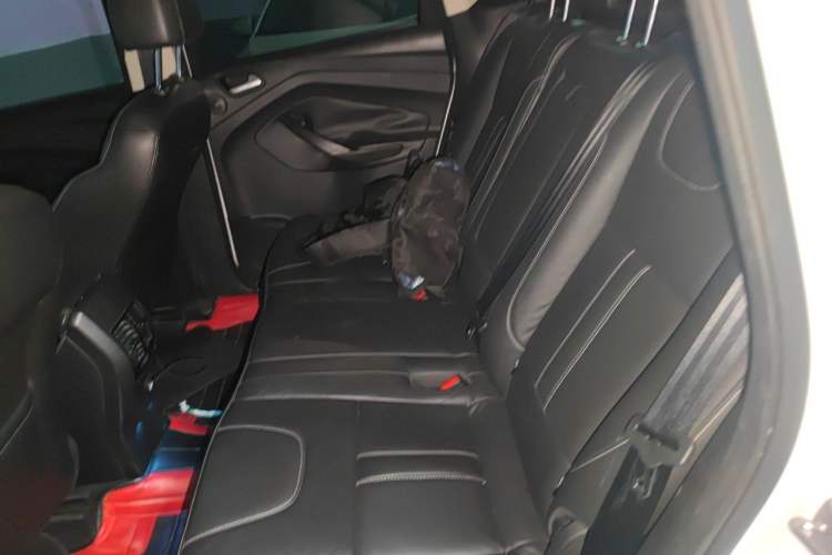 Used Ford Kuga 2015 2.0L GTDi Four-Wheel-Drive Sport Model Left Rear Seat