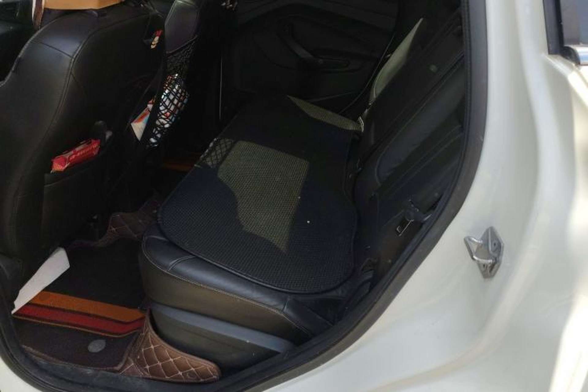 Used Ford Kuga 2015 2.0L GTDi Four-Wheel-Drive Sport Model Left Rear Seat