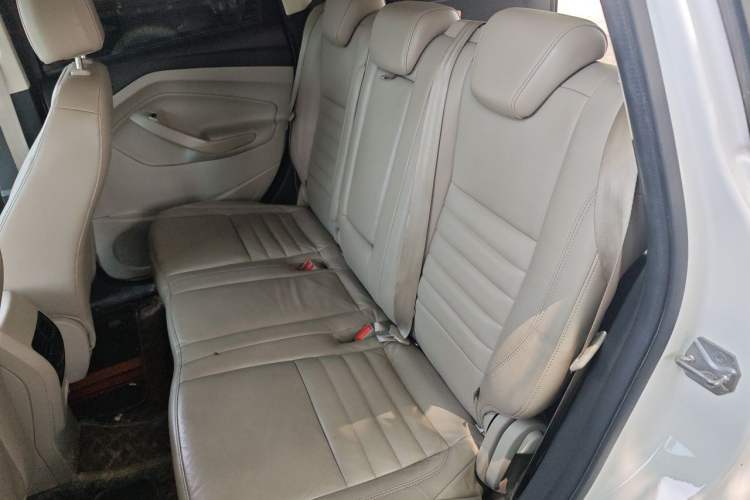 Used Ford Kuga 2015 2.0L GTDi Four-Wheel-Drive Sport Model Left Rear Seat