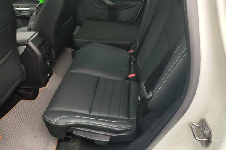 Used Ford Kuga 2015 1.5L GTDi Two-Wheel-Drive Comfort Model Left Rear Seat