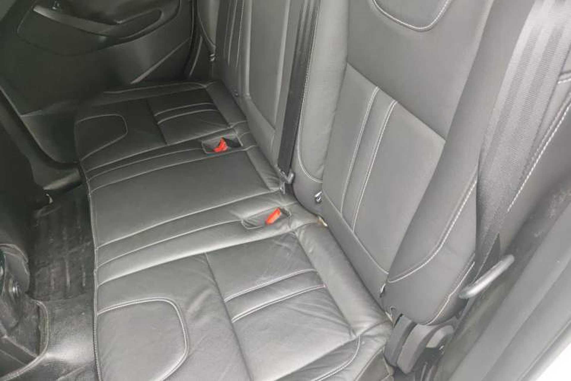 Used Ford Kuga 2015 2.0L GTDi Four-Wheel-Drive Sport Model Left Rear Seat
