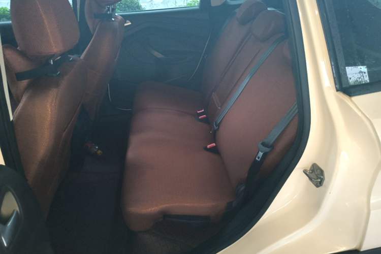 Used Ford Kuga 2015 1.5L GTDi Two-Wheel-Drive Comfort Model Left Rear Seat