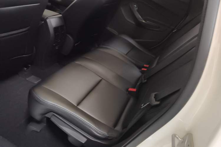 Used Ford Kuga 2015 1.5L GTDi Two-Wheel-Drive Comfort Model Left Rear Seat
