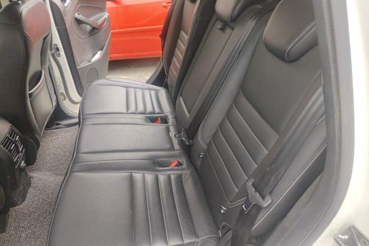 Used Ford Kuga 2015 2.0L GTDi Four-Wheel-Drive Sport Model Left Rear Seat